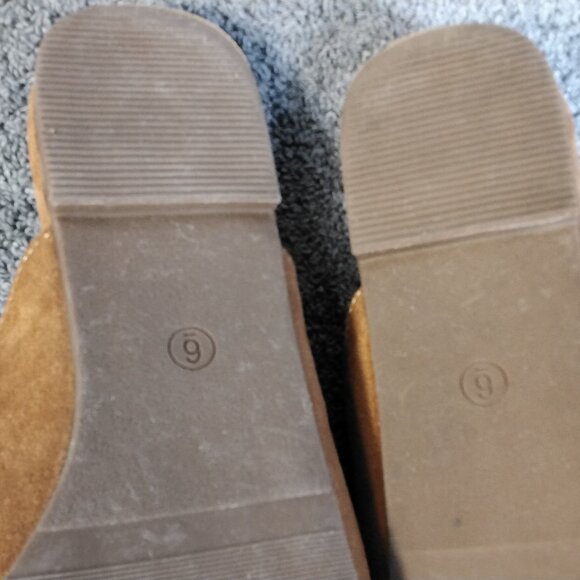 🥿 Juliet Holy Womens Size 6 Camel Suede Loafers Gold Chain Pointed Toe Mules - Picture 10 of 10